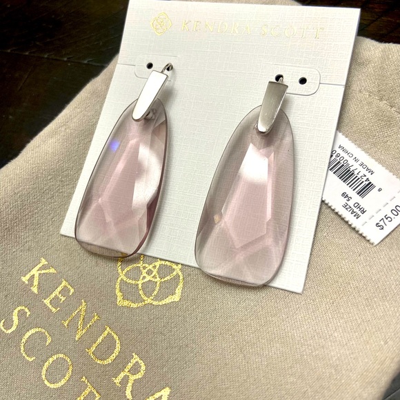 Kendra Scott Jewelry - Kendra Scott Maize drop earrings in lavender lilac purple silver rhodium glass